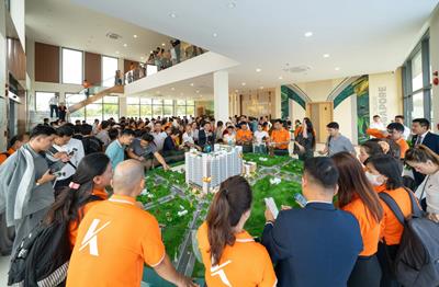 600 khách hàng trải nghiệm căn hộ mẫu K-Home Midtown trong ngày đầu khai trương