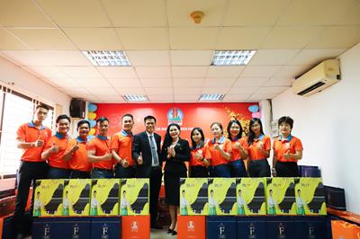 Tập đoàn Kim Oanh tặng quà Khối Kinh doanh dịp cận Tết Nguyên Đán