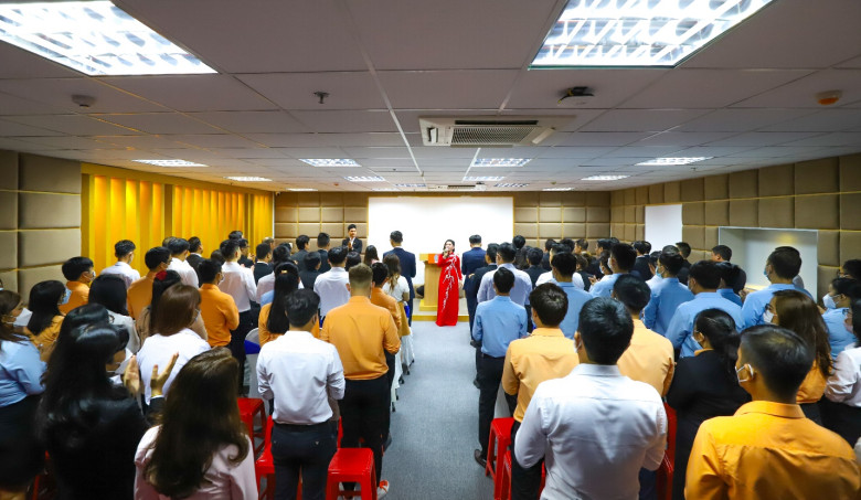 Tập đoàn Kim Oanh chào đón năm mới bằng những tràng pháo tay rộn rã cùng bài hát truyền thống “Tự hào Địa ốc Kim Oanh”