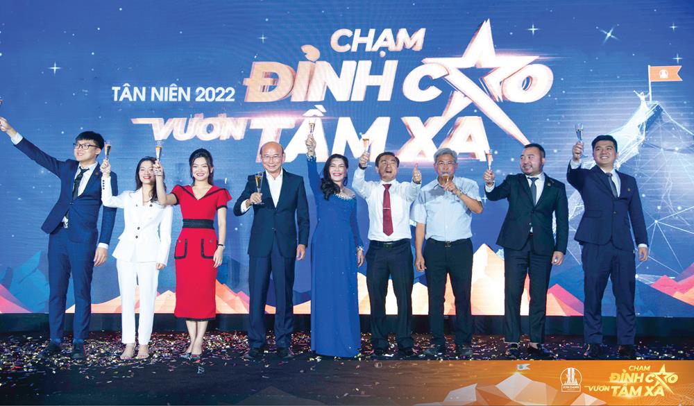 Ban Lãnh đạo Tập đoàn Kim Oanh cùng nâng ly đón mừng một năm 2022 với tầm nhìn mới và những bước tiến mới