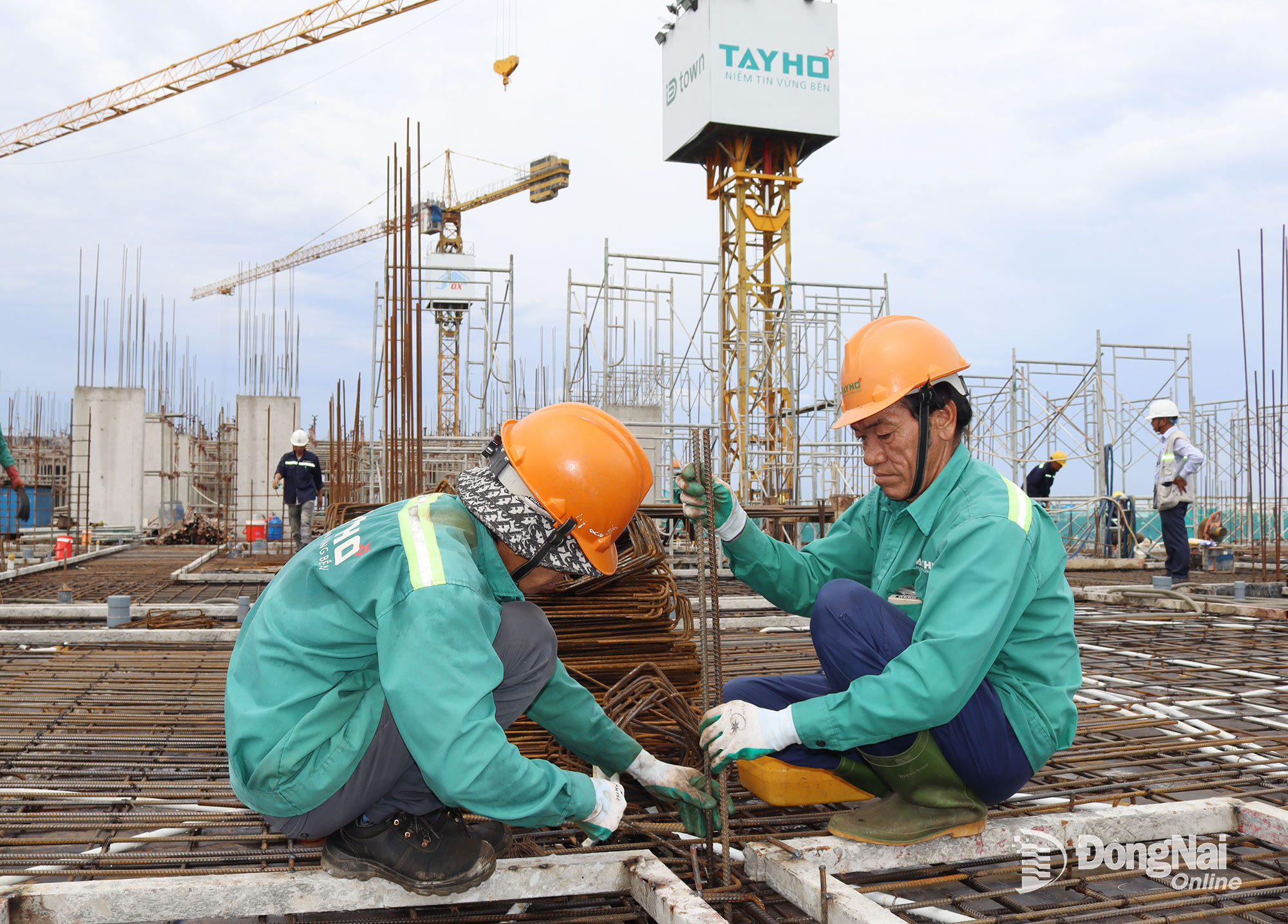 Thi công xây dựng nhà ở xã hội tại xã Long Thành.