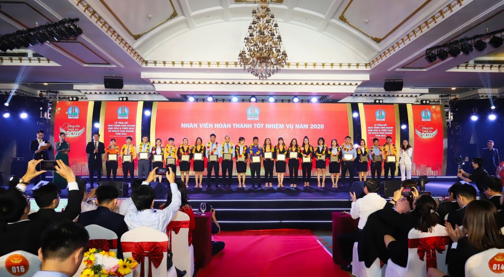 Nhiều cá nhân tập thể xuất sắc được Kim Oanh Group vinh danh, khen thưởng