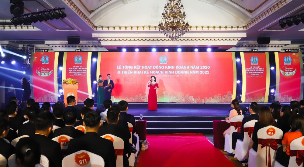 Bà Đặng Thị Kim Oanh – Chủ tịch HĐQT kiêm TGĐ Kim Oanh Group phát biểu tại sự kiện