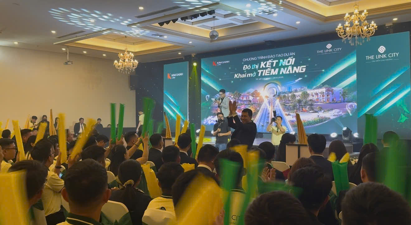 Khu vực đặt Trung tâm hành chính Dầu Giây và là đầu mối của hàng loạt tuyến giao thông. Đầu mối giao thông của hàng loạt tuyến giao thông đa loại địa hình